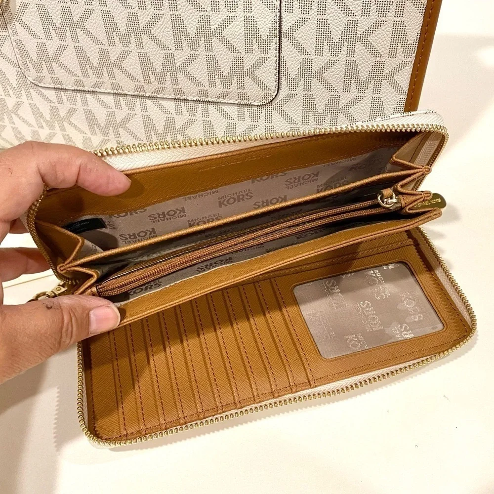 LIKE NEW - Michael Kors Darien Travel Tote Vanilla Acorn w/ Wallet